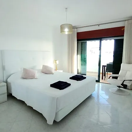 Beachfront Flat With Pool 公寓