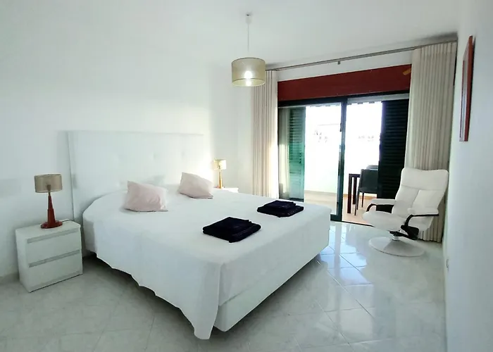 Beachfront Flat With Pool Apartmán