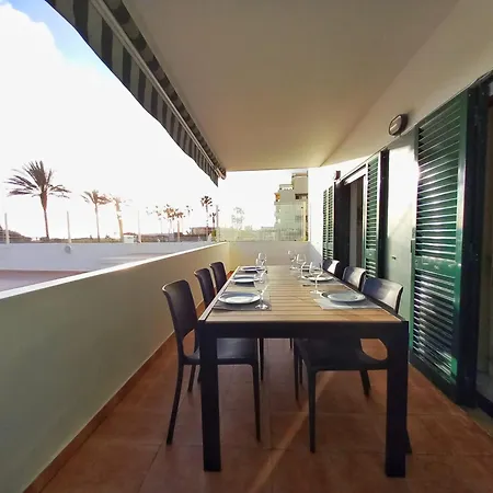דירה Beachfront Flat With Pool *