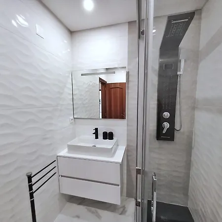 דירה Beachfront Flat With Pool קווארטיירה